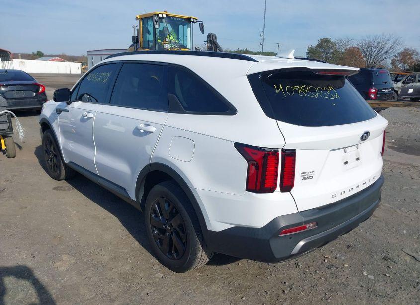Photo 3 of 2021 Kia Sorento S (VIN 5XYRLDLC1MG036243)