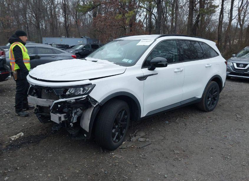 Photo 2 of 2021 Kia Sorento S (VIN 5XYRLDLC2MG004370)