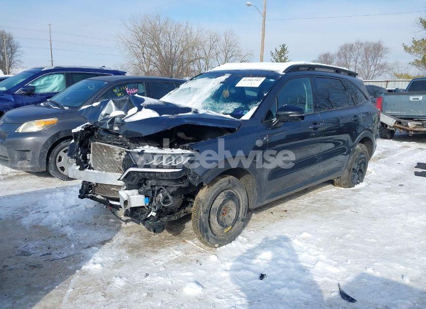 Photo 2 of 2022 Kia Sorento X-LINE S (VIN 5XYRLDLC2NG157333)