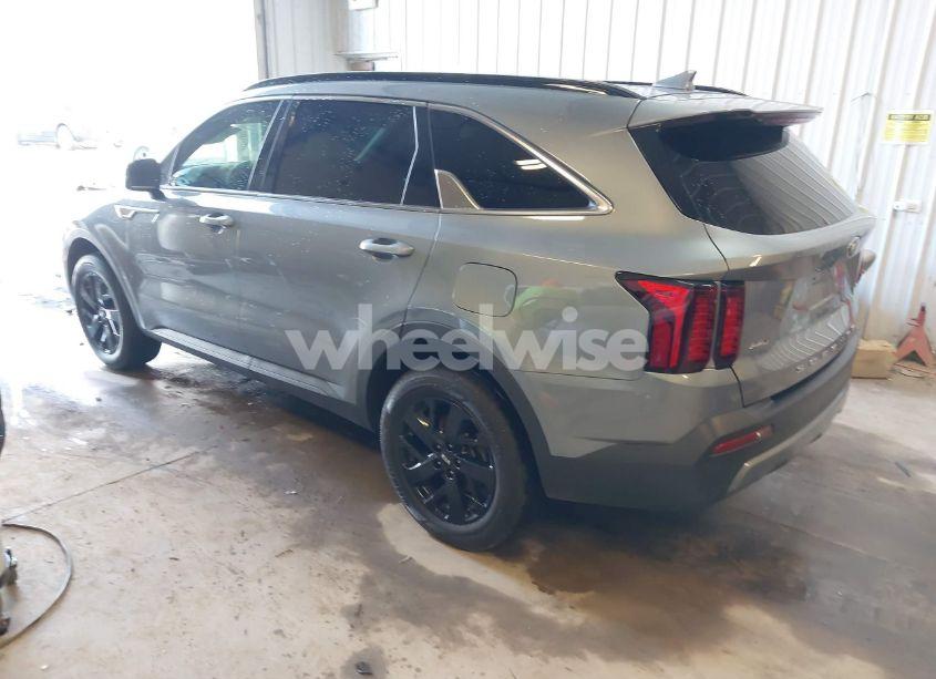 Photo 3 of 2021 Kia Sorento S (VIN 5XYRLDLC3MG023218)