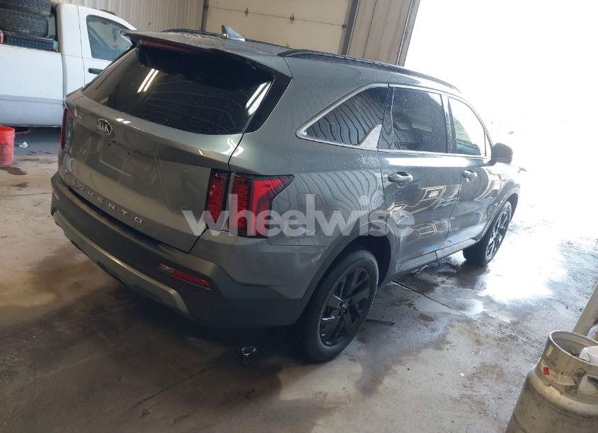 Photo 4 of 2021 Kia Sorento S (VIN 5XYRLDLC3MG023218)