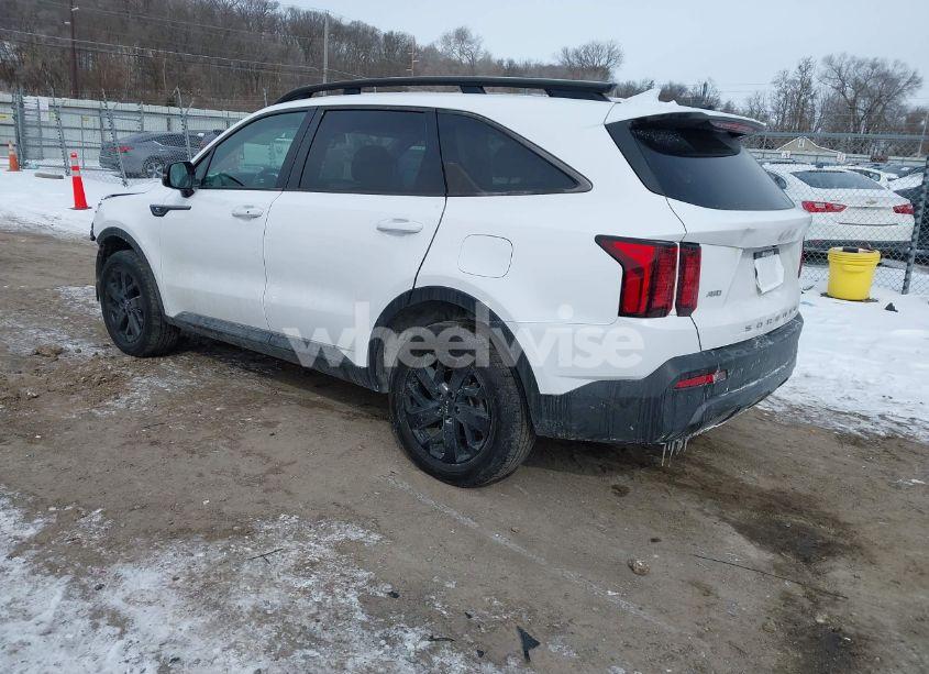 Photo 3 of 2022 Kia Sorento X-LINE S (VIN 5XYRLDLC3NG124762)