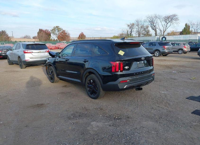 Photo 3 of 2021 Kia Sorento S (VIN 5XYRLDLC4MG060021)