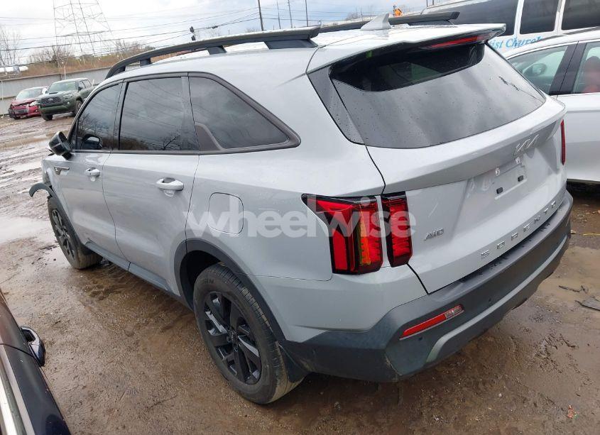 Photo 3 of 2022 Kia Sorento X-LINE S (VIN 5XYRLDLC4NG125936)