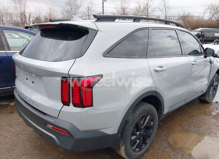 Photo 4 of 2022 Kia Sorento X-LINE S (VIN 5XYRLDLC4NG125936)