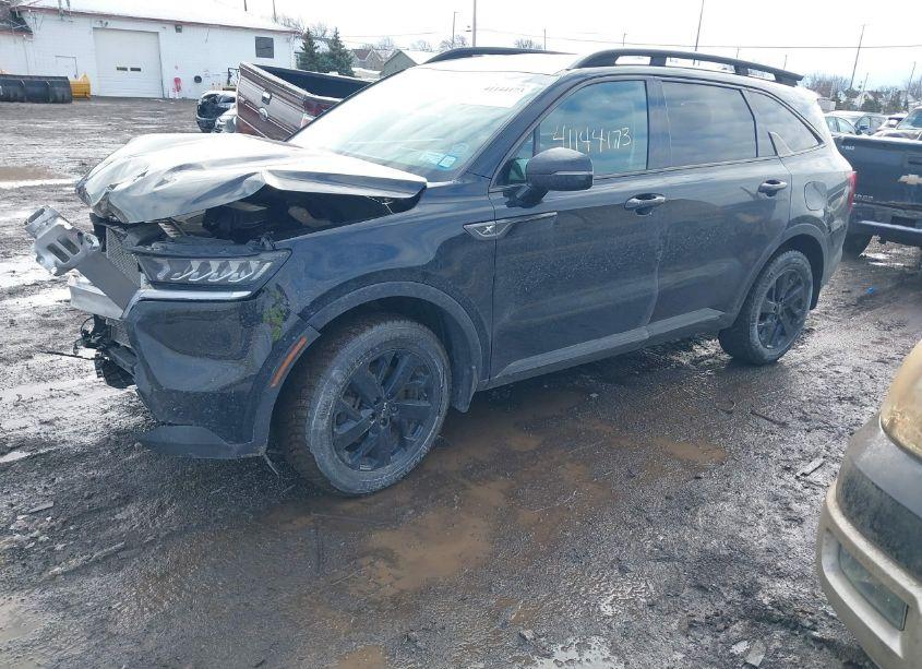 Photo 2 of 2022 Kia Sorento X-LINE S (VIN 5XYRLDLC7NG085738)