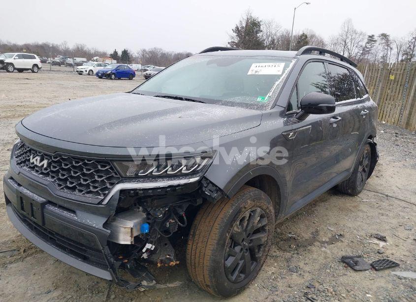 Photo 2 of 2022 Kia Sorento X-LINE S (VIN 5XYRLDLC9NG080525)