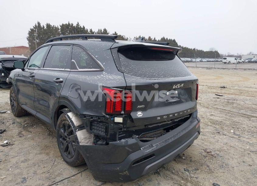 Photo 3 of 2022 Kia Sorento X-LINE S (VIN 5XYRLDLC9NG080525)