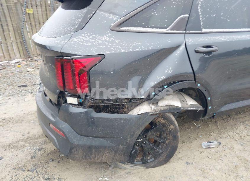Photo 6 of 2022 Kia Sorento X-LINE S (VIN 5XYRLDLC9NG080525)