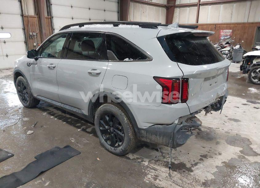 Photo 3 of 2022 Kia Sorento X-LINE S (VIN 5XYRLDLCXNG082848)