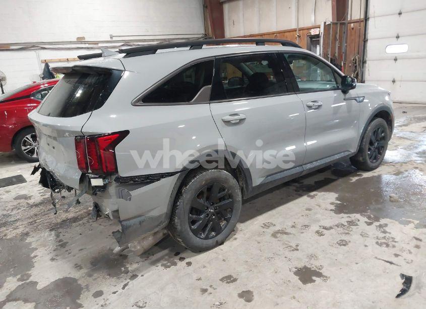 Photo 4 of 2022 Kia Sorento X-LINE S (VIN 5XYRLDLCXNG082848)