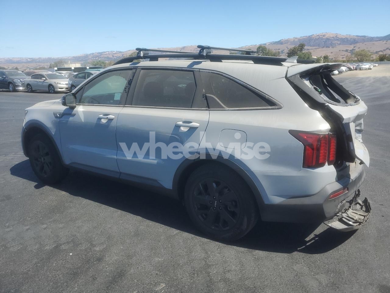 Photo 2 of 2022 KIA SORENTO S (VIN 5XYRLDLCXNG124841)