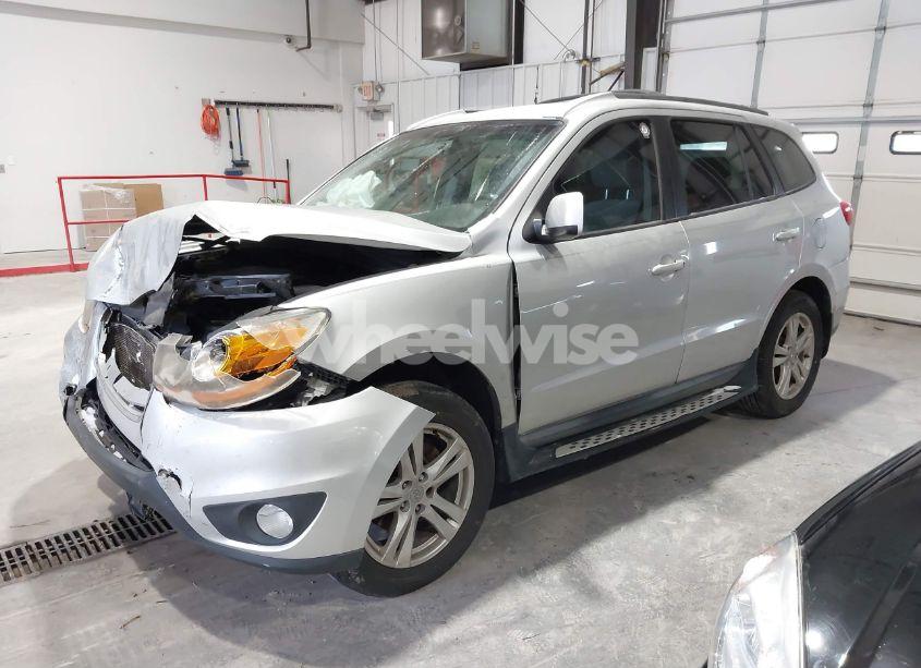 Photo 2 of 2011 Hyundai Santa FE SE (VIN 5XYZH4AG0BG045360)