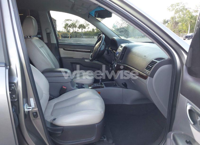 Photo 5 of 2011 Hyundai Santa FE SE (VIN 5XYZH4AG4BG056815)