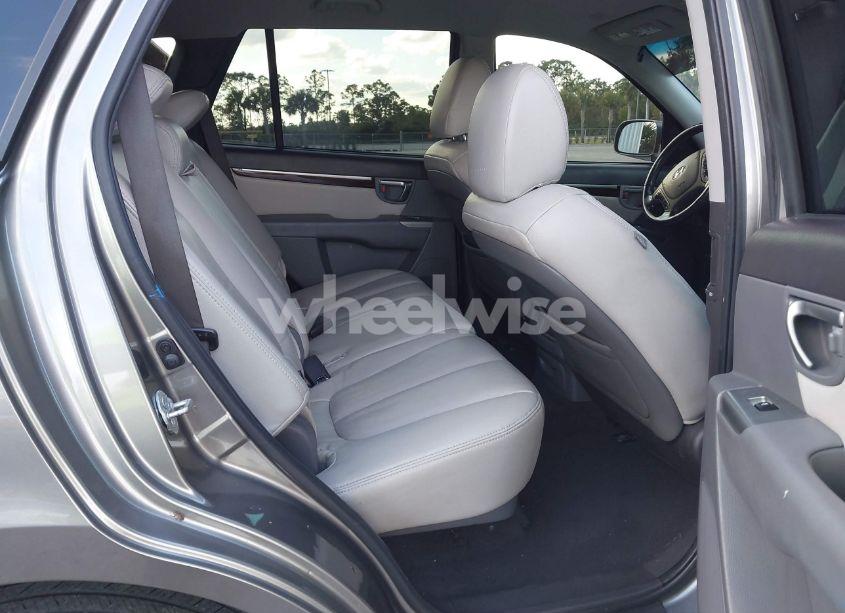 Photo 8 of 2011 Hyundai Santa FE SE (VIN 5XYZH4AG4BG056815)