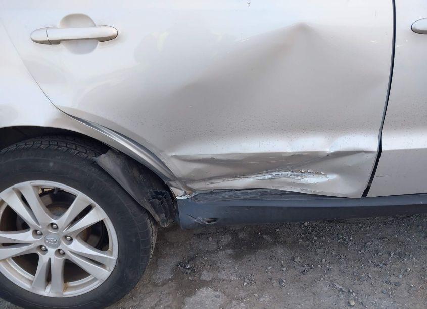 Photo 6 of 2011 Hyundai Santa FE SE (VIN 5XYZH4AG9BG086568)