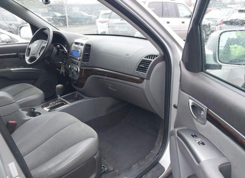 Photo 5 of 2011 Hyundai Santa FE SE (VIN 5XYZHDAG4BG021482)