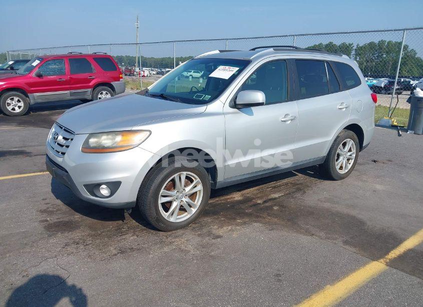 Photo 2 of 2011 Hyundai Santa FE SE (VIN 5XYZHDAG7BG050877)