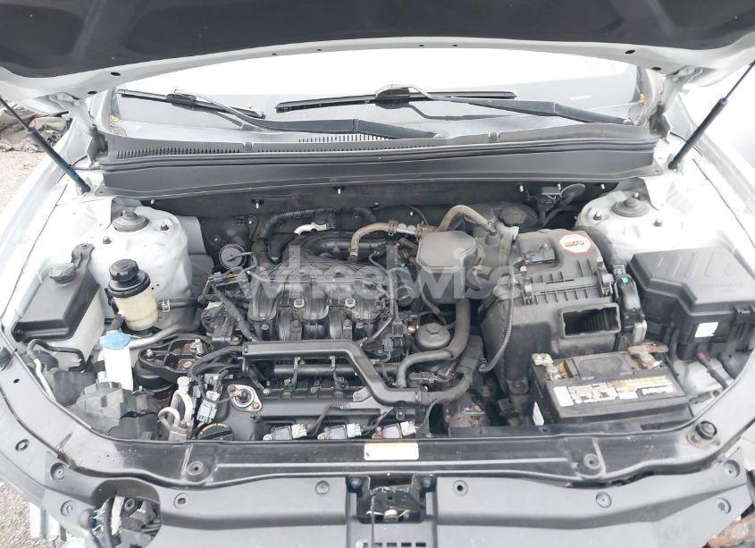 Photo 10 of 2011 Hyundai Santa FE SE (VIN 5XYZHDAG7BG062396)