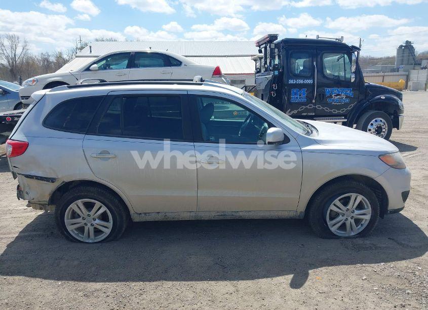 Photo 13 of 2011 Hyundai Santa FE SE (VIN 5XYZHDAGXBG008140)
