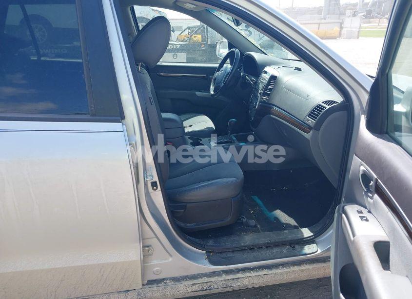 Photo 5 of 2011 Hyundai Santa FE SE (VIN 5XYZHDAGXBG008140)