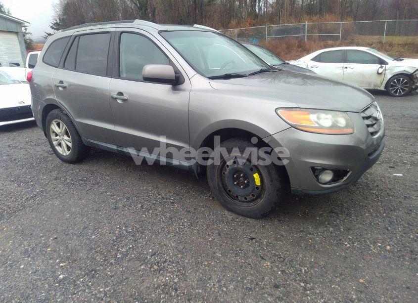 2011 Hyundai Santa FE SE (VIN 5XYZHDAGXBG022121) main photo