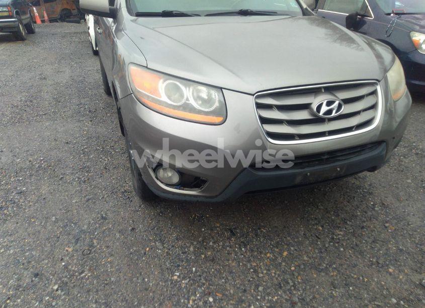 Photo 12 of 2011 Hyundai Santa FE SE (VIN 5XYZHDAGXBG022121)