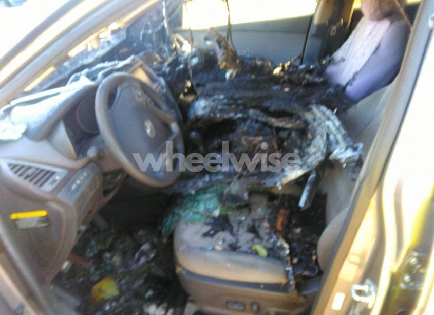 Photo 14 of 2018 Hyundai Santa FE SPORT 2.4L (VIN 5XYZU3LB7JG548261)