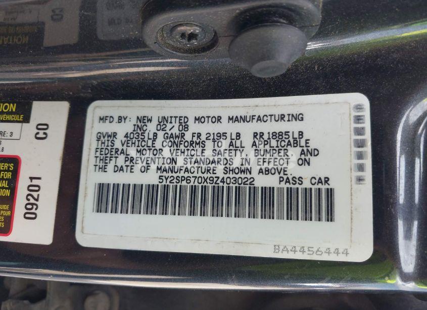 Photo 9 of 2009 Pontiac Vibe (VIN 5Y2SP670X9Z403022)