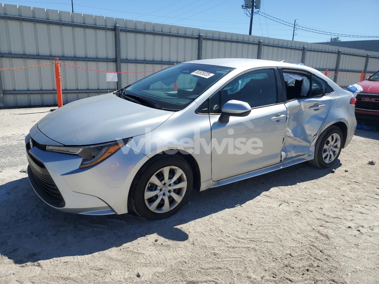 2025 TOYOTA COROLLA LE (VIN 5YFB4MDE0SP358167) main photo