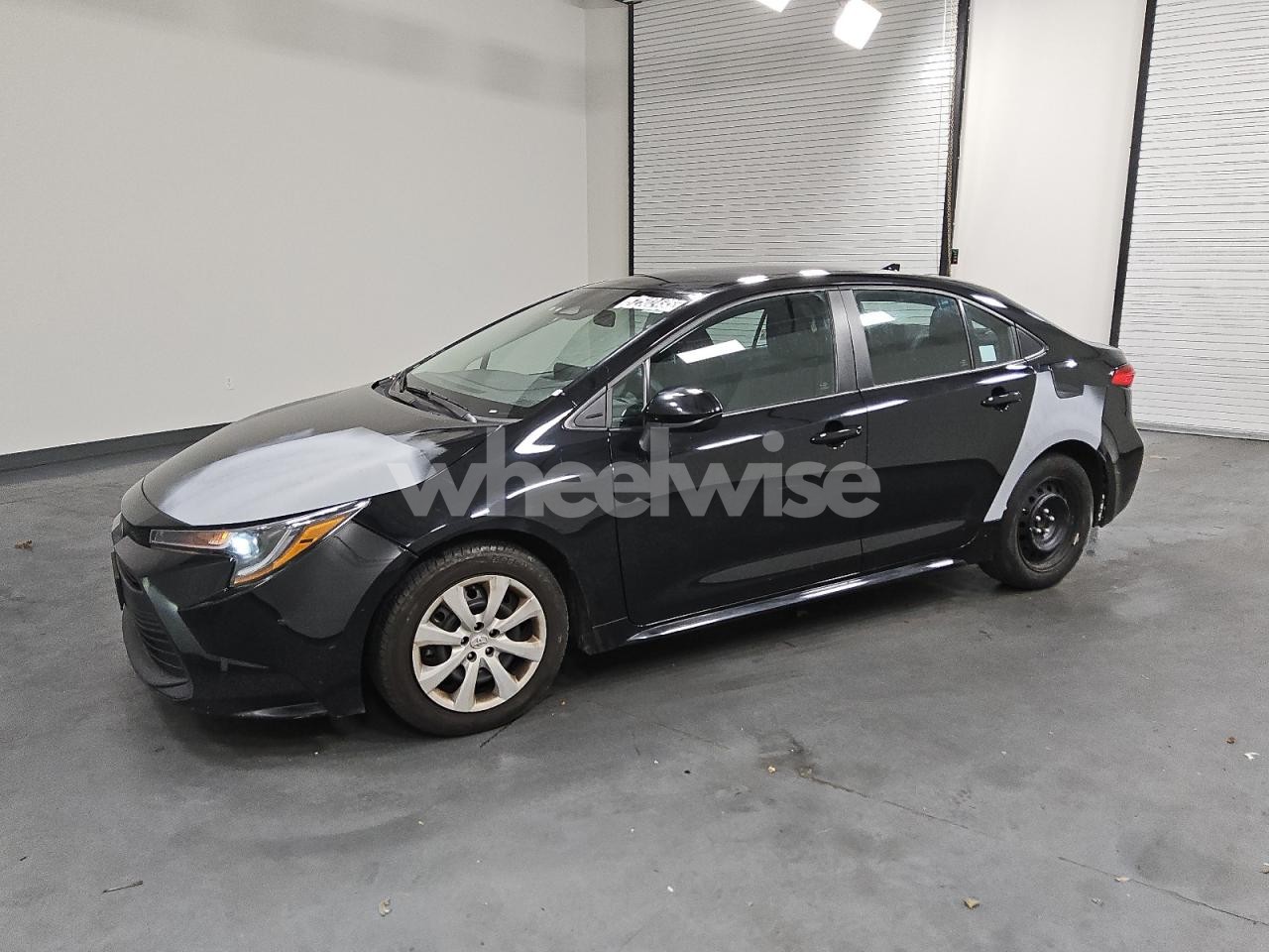 2023 TOYOTA COROLLA LE (VIN 5YFB4MDE1PP032868) main photo