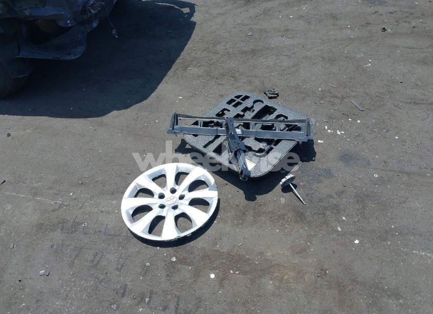 Photo 12 of 2025 Toyota Corolla LE (VIN 5YFB4MDE1SP253413)