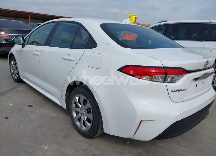 Photo 3 of 2024 Toyota Corolla LE (VIN 5YFB4MDE2RP132125)