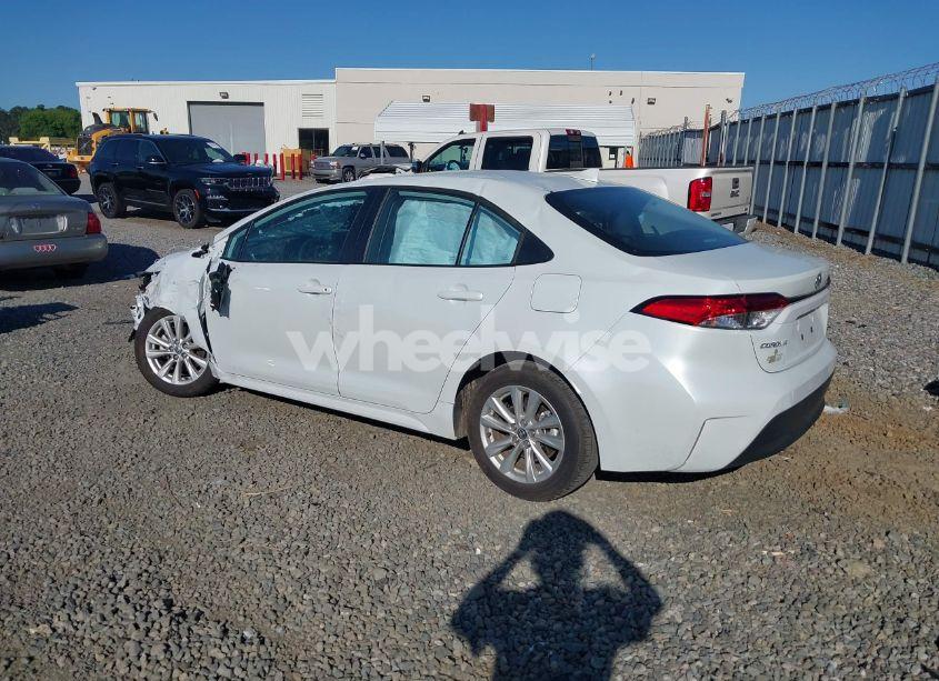 Photo 3 of 2024 Toyota Corolla LE (VIN 5YFB4MDE2RP152441)