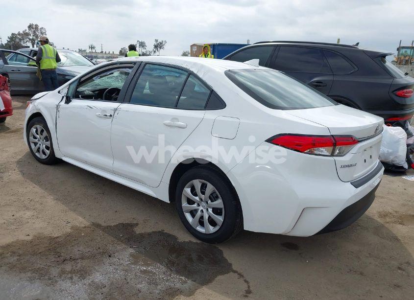 Photo 3 of 2025 Toyota Corolla LE (VIN 5YFB4MDE2SP229685)