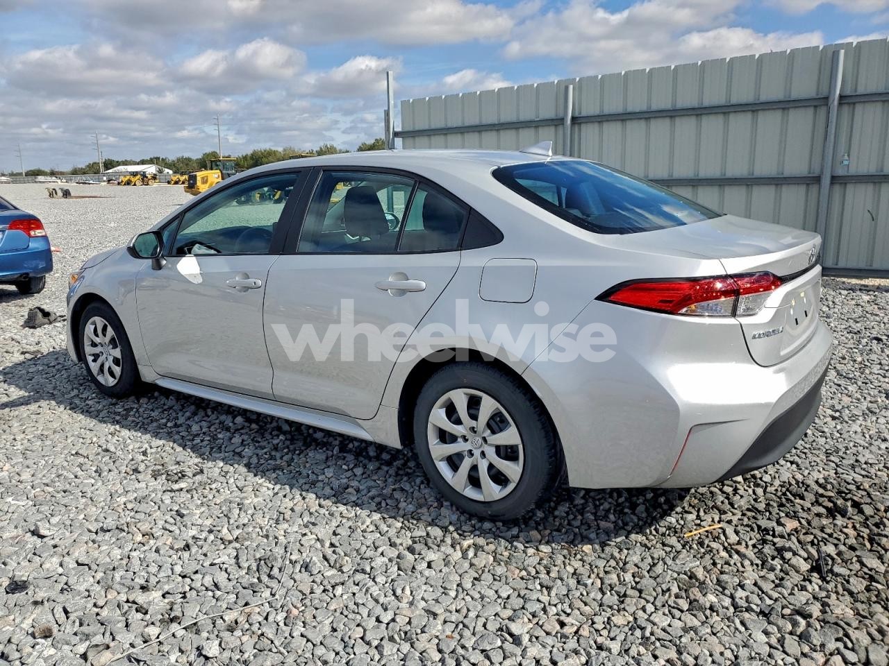 Photo 2 of 2025 TOYOTA COROLLA LE (VIN 5YFB4MDE2SP310783)