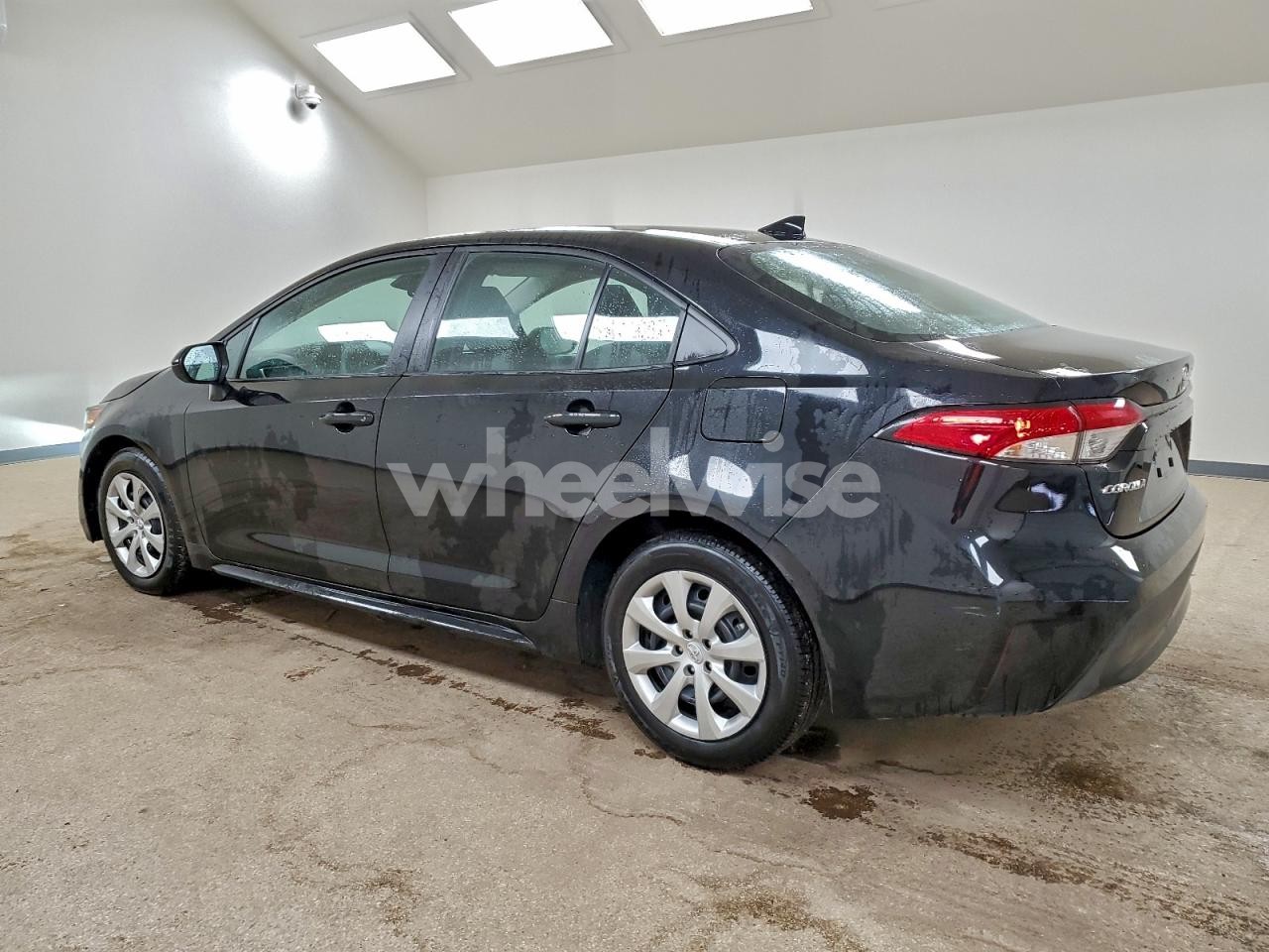 Photo 2 of 2024 TOYOTA COROLLA LE (VIN 5YFB4MDE3RP169152)