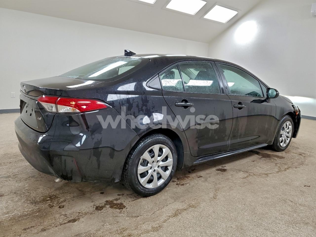 Photo 3 of 2024 TOYOTA COROLLA LE (VIN 5YFB4MDE3RP169152)
