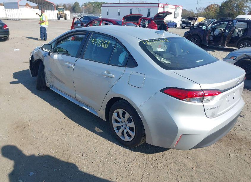 Photo 3 of 2024 Toyota Corolla LE (VIN 5YFB4MDE3RP194648)