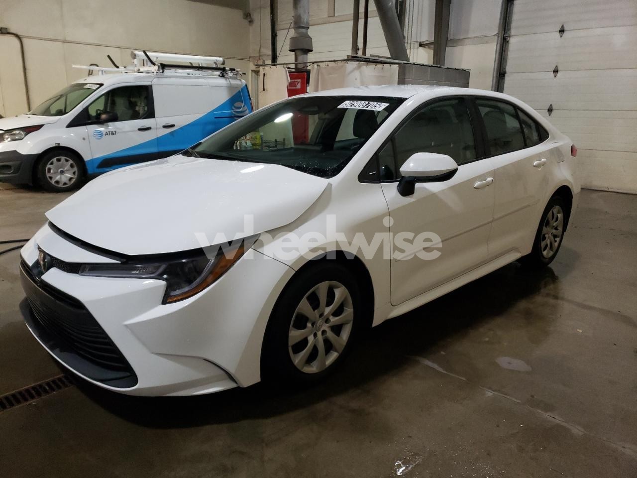 2025 TOYOTA COROLLA LE (VIN 5YFB4MDE3SP268740) main photo