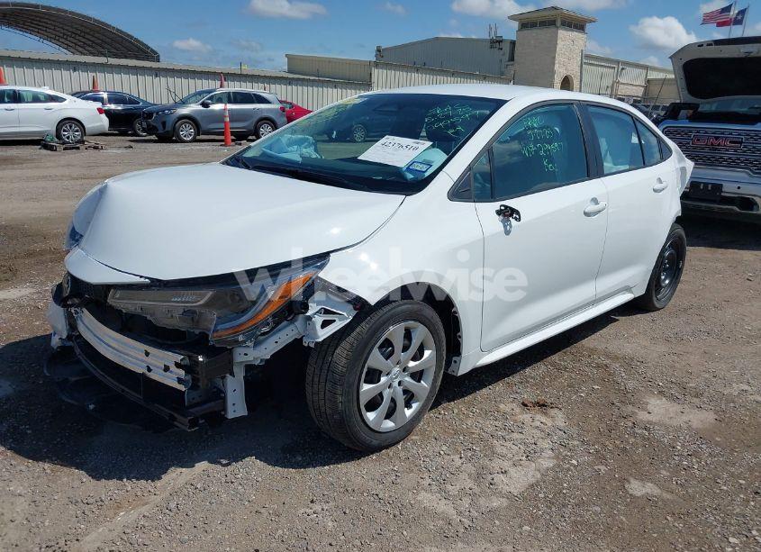 Photo 2 of 2025 Toyota Corolla LE (VIN 5YFB4MDE3SP299597)