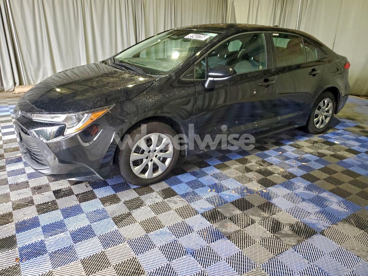 2025 TOYOTA COROLLA LE (VIN 5YFB4MDE3SP304877) main photo