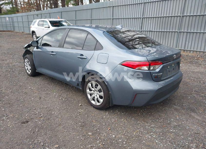 Photo 3 of 2025 Toyota Corolla LE (VIN 5YFB4MDE4SP228795)