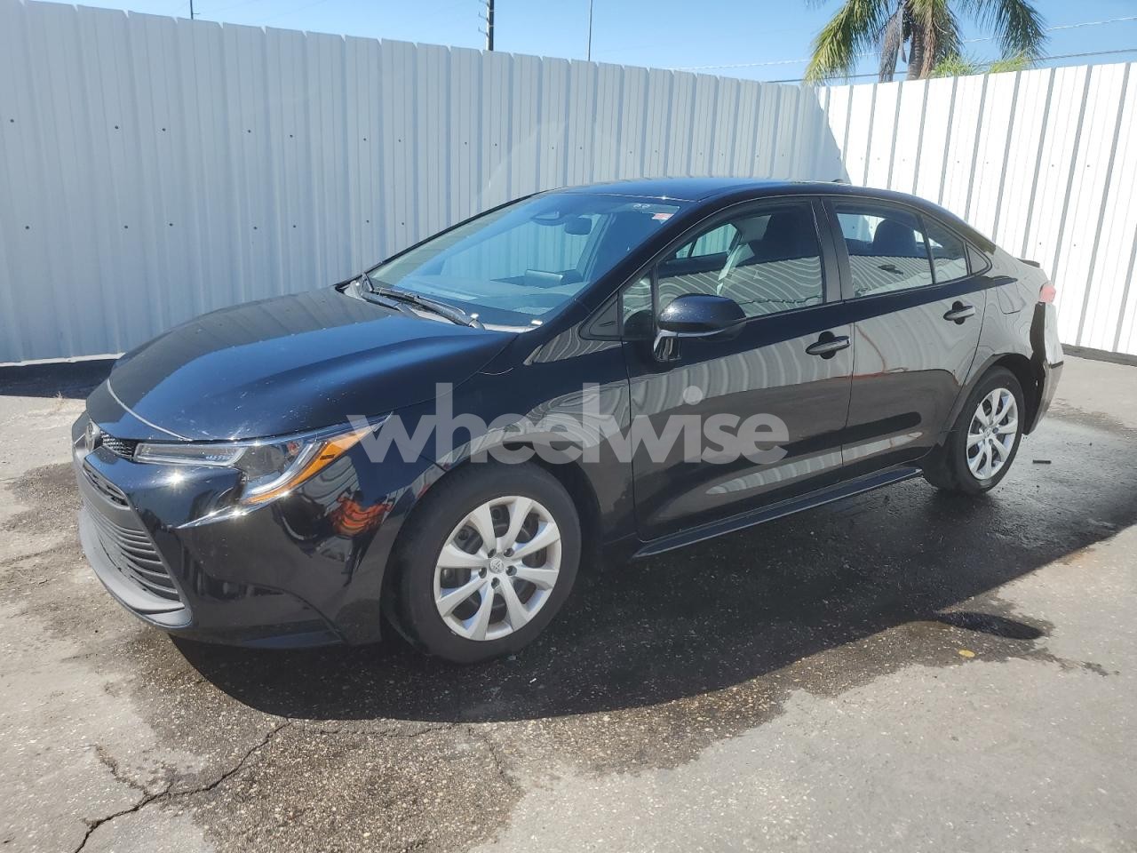 2025 TOYOTA COROLLA LE (VIN 5YFB4MDE4SP231759) main photo