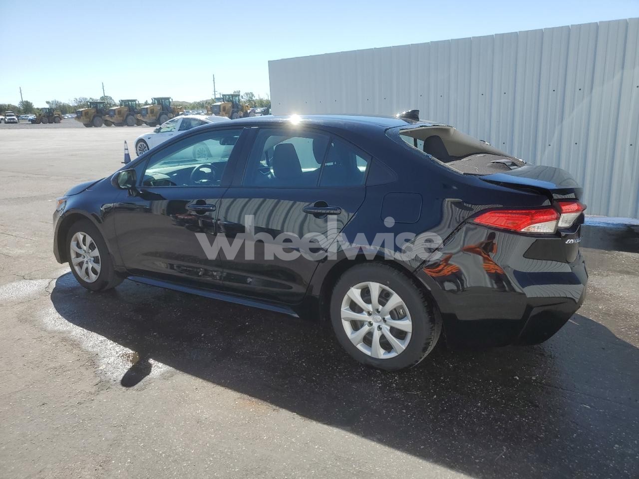 Photo 2 of 2025 TOYOTA COROLLA LE (VIN 5YFB4MDE4SP231759)