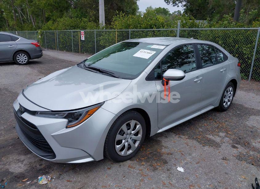 Photo 2 of 2025 Toyota Corolla LE (VIN 5YFB4MDE4SP233303)