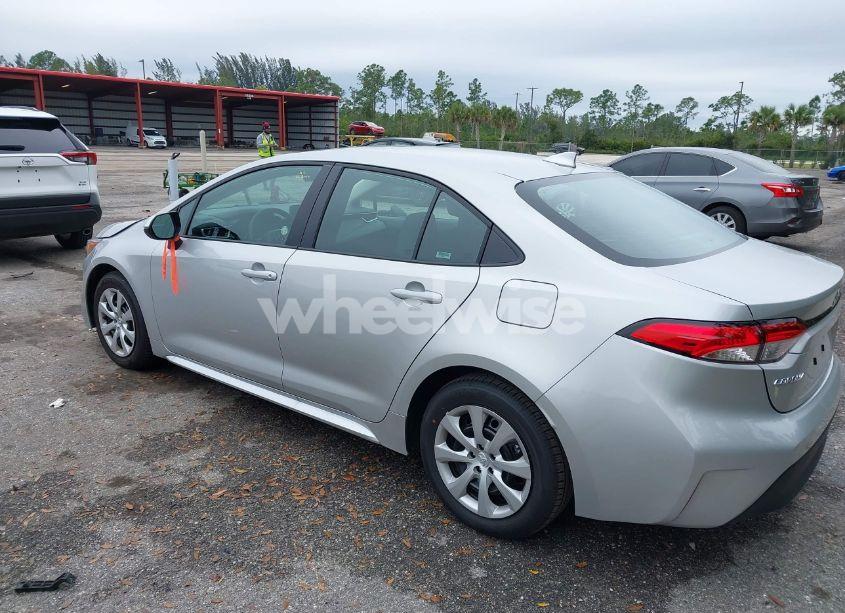 Photo 3 of 2025 Toyota Corolla LE (VIN 5YFB4MDE4SP233303)