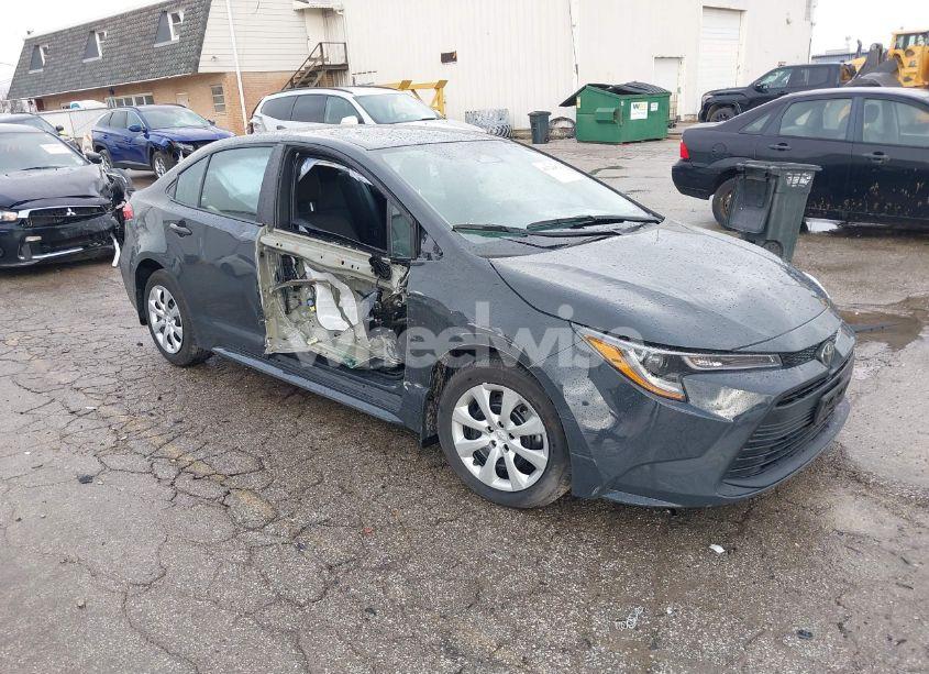 2025 Toyota Corolla LE (VIN 5YFB4MDE4SP233768) main photo