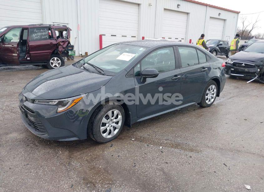 Photo 2 of 2025 Toyota Corolla LE (VIN 5YFB4MDE4SP233768)