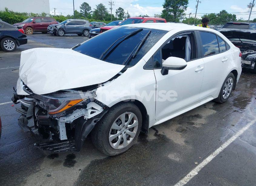 Photo 2 of 2025 Toyota Corolla LE (VIN 5YFB4MDE4SP276037)